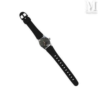 une image représentant une montre avec un bracelet noir sur fond blanc