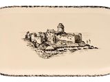 une assiette sur laquelle est représenté un château