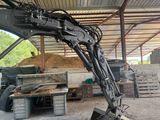une grande machine installée dans un bâtiment