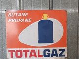 a sign that says total gas on the side of a building