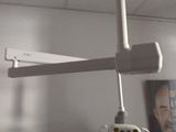 la photo d'une photo représentant un homme dans une chambre d'hôpital
