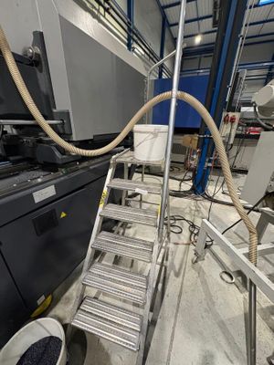 une image représentant une machine en train de travailler sur un équipement