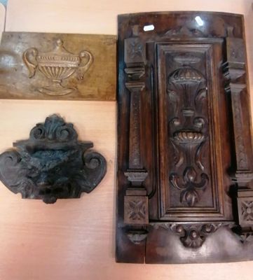 Ensemble cpt une porte de tabernacle en bois sculpté et 2 él…