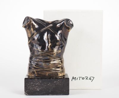 Igor MITORAJ. "Cuirasse II". Sujet en bronze socle en marbre… - Photo 1
