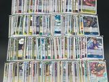 une image montrant une vaste collection de cartes à collectionner Pokémon