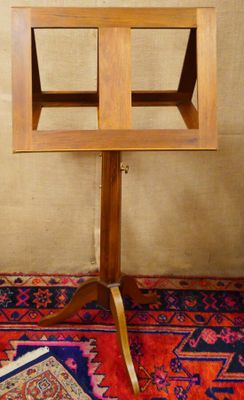 Lutrin en noyer - hauteur réglable - H: 108 cm à 158 cm; l: …