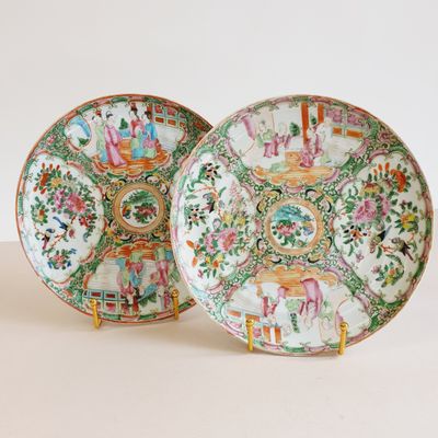 CHINE, Canton, fin du XIXème siècle : Deux assiettes en porcelaine bla - Photo 1