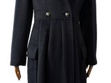 une image d'un manteau de femme sur un mannequin