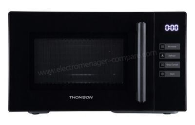 four à micro-ondes noir avec commandes électroniques sur fond blanc