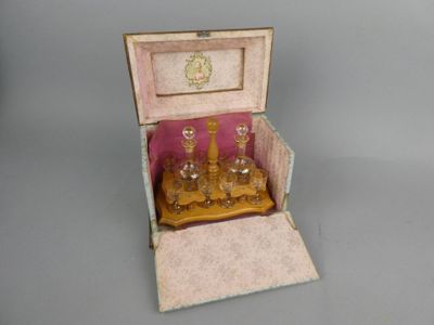 une boîte contenant un lot de quatre verres