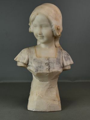 BUSTE de jeune femme en marbre. Signé A GENNARI