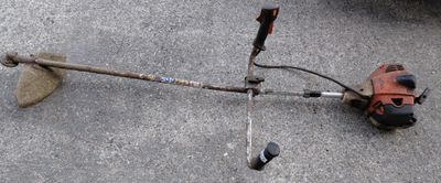 a small machine that is sitting on the ground