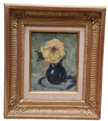 une peinture à l'huile représentant une fleur jaune dans un vase noir