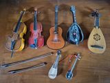 a lot of musical instruments that are on the table