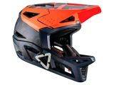 un casque orange et noir sur fond blanc, avec un fond blanc