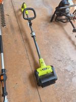 Une balayeuse RYOBI 18V sans batterie