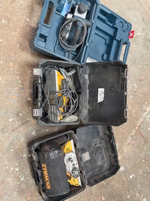 a couple of tools are sitting in a case on the ground
