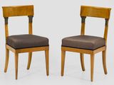 paire de chaises de salle à manger de style Art déco avec assise et dossier rembourrés