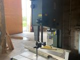 a machine that is sitting in the middle of a room