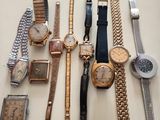 plusieurs types de montres sur la table