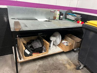 3 tables de travail d'atelier