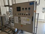 une machine qui se trouve à l'intérieur d'un bâtiment