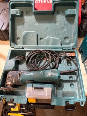 a tool in the case that is sitting on the table