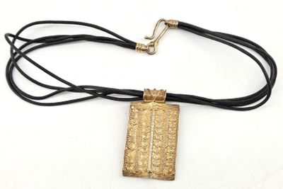 MARCELLO FONTANA. Collier avec pendentif vermail et lien cor…