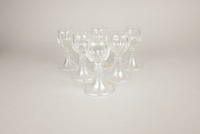 Suite de six anciens verres à vin du Rhin type Römer en verr…