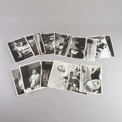 plusieurs vieilles photographies en noir et blanc représentant une femme et un chat