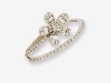 une bague fleur en diamants, signée Van Cleef