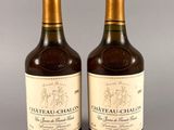 deux bouteilles de vin de Château Chablon posées l'une à côté de l'autre