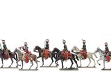 cinq figurines représentant des hommes à cheval, avec des drapeaux