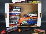une boîte contenant tout un tas de petites voitures