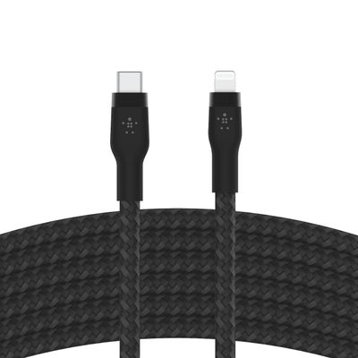une image montrant un gros plan d'un câble noir branché à un chargeur