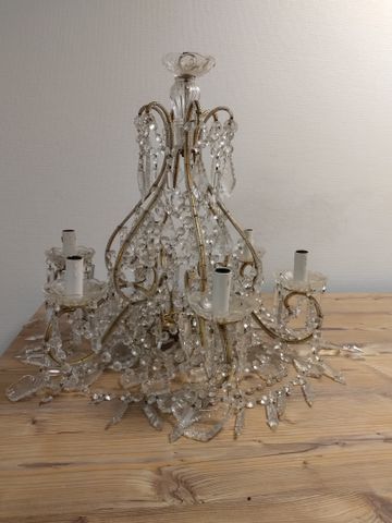 Un lustre cage à pampilles 6 lumières