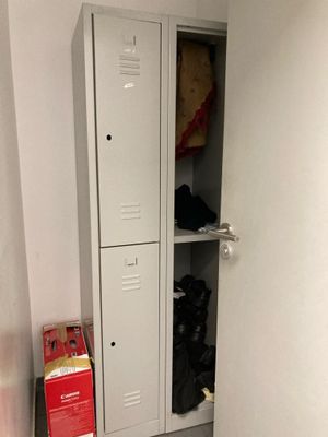 4 vestiaires métalliques de marque MANUTAN