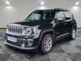 La Jeep Renegade est garée sur un sol à damier dans un garage