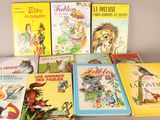 de nombreux livres pour enfants posés sur une table