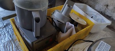 ROBOT COUPE R211 avec accessoires (sans la cagette).