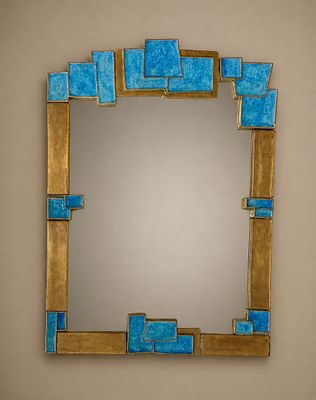 un miroir orné d'un motif bleu et or
