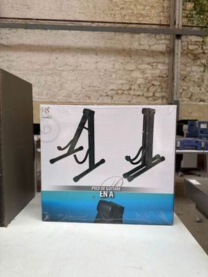Un support de guitare en A. État neuf Accessoires et élément…
