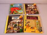 trois livres pour enfants sont alignés sur une surface blanche