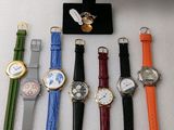 de nombreuses montres exposées sur un présentoir