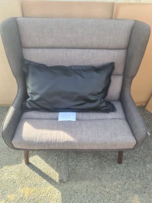 Fauteuil style scandinave en tissu gris, dimensions 115 x 65…