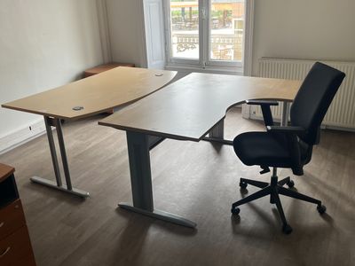 Bureau plat 3 caisson, 2 bureaux plats en mélaminé clair, 3 …
