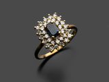 une bague à grappes de saphirs et de diamants