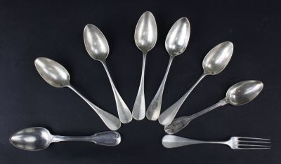 Sept cuillers de table et une fourchettes de table en argent… - Photo 1