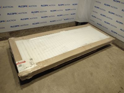 un matelas posé à même le sol, dans un coin de la pièce