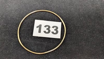l'image d'un chiffre sur un fond noir, entouré d'un cercle